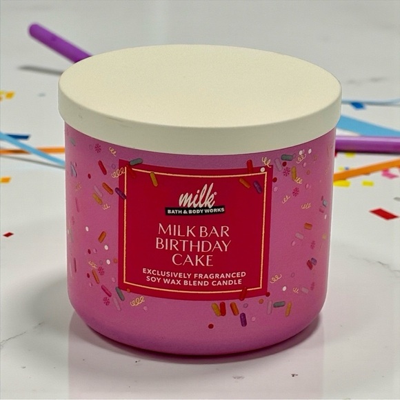 Bath & Body Works Milk Bar Birthday Cake Candle 3 Wick Candle NWT - Picture 1 of 8